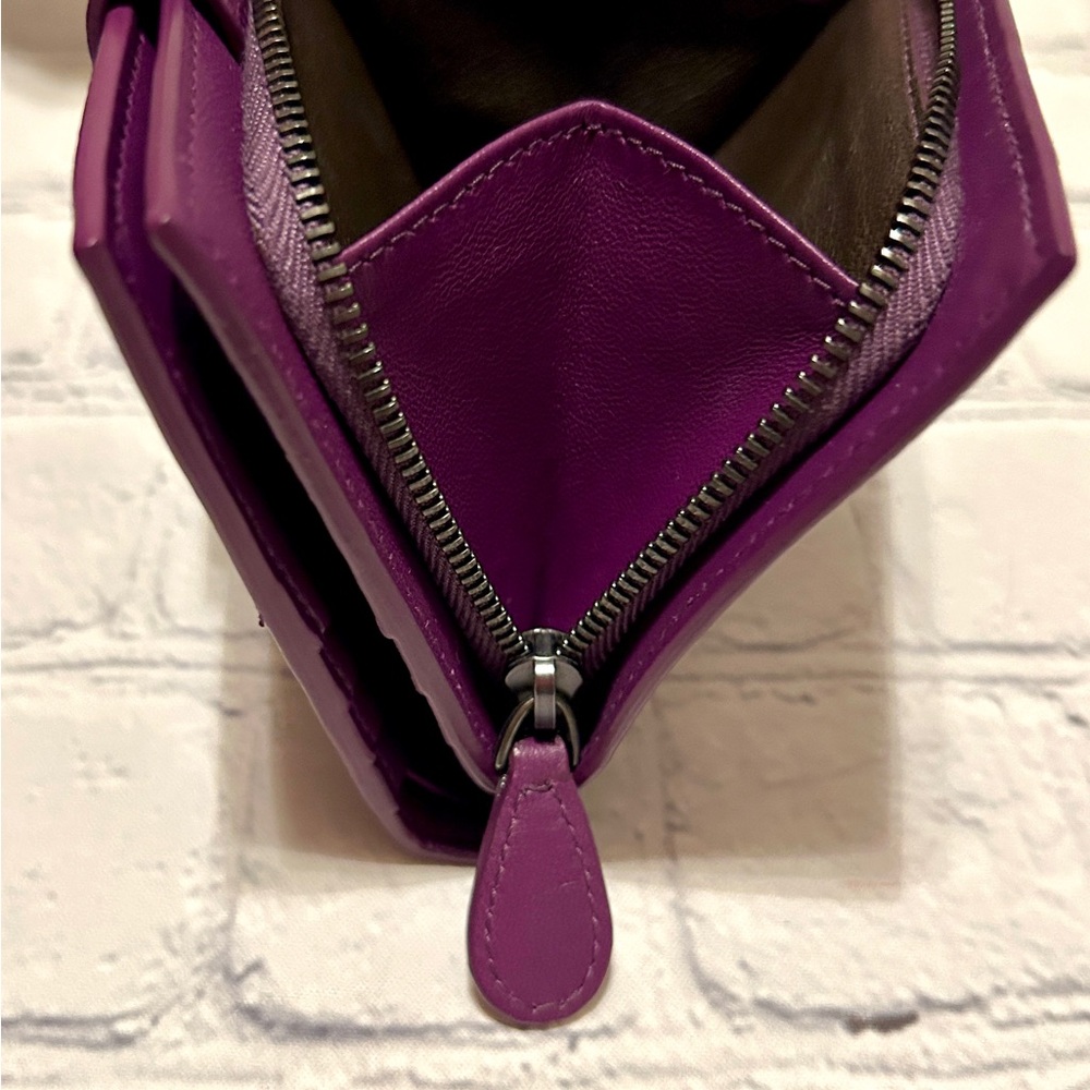 Like New Purple Bottega Veneta Intrecciato Leather Compact Wallet With Box - Picture 13 of 16